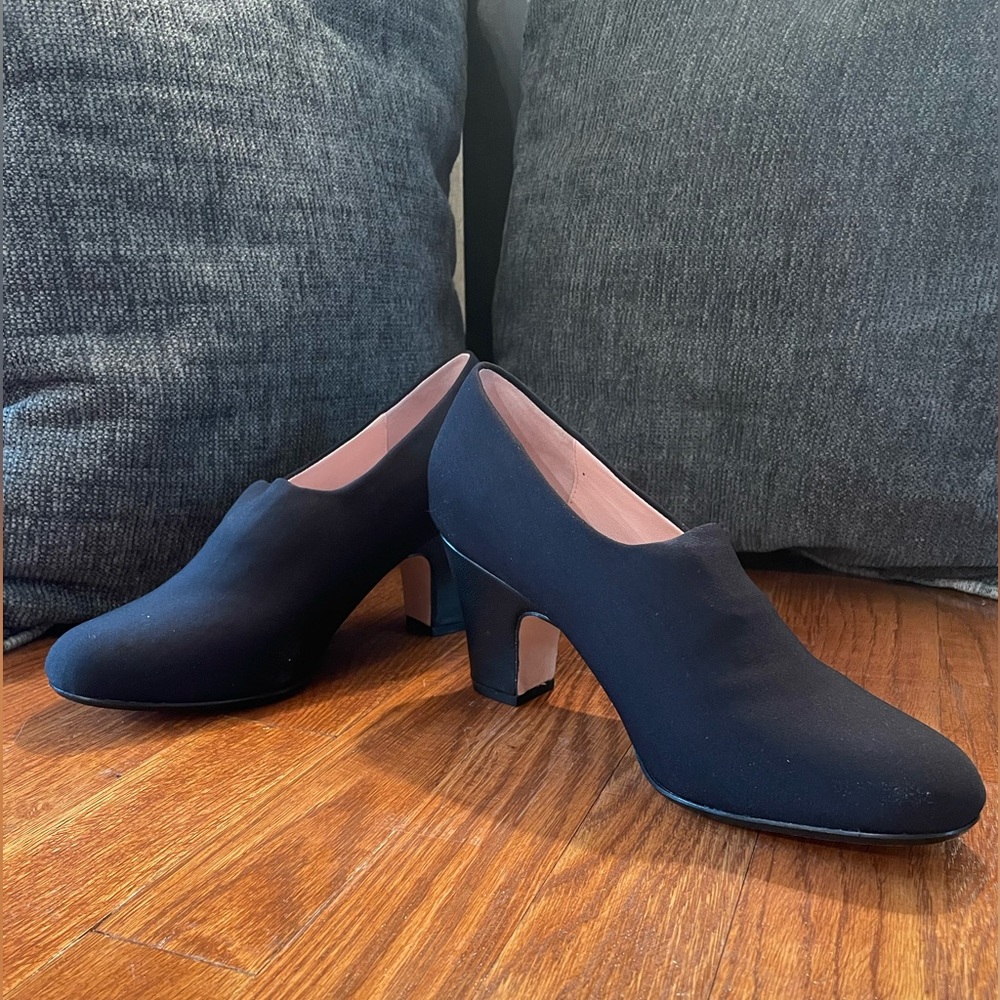 Black Taryn Rose Tiffani Black Booties- Size 8- Block heel- Stretch